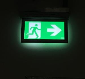 علامه مخرج طوارئ مضيئه