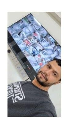 من نحن 
